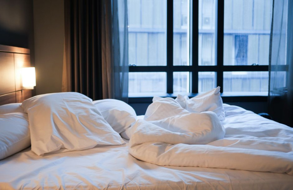 Hoe vraag je in een hotel in Lissabon om een rustige binnenkamer zonder bijbetaling