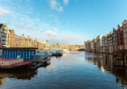 Hoeveel toeristenbelasting betaal je per nacht in Amsterdam en wat vragen andere steden