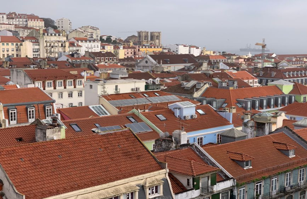 Wat kost een hotel in Lissabon in september 2026 en scheelt dat veel met augustus
