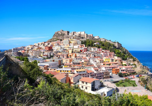 Castelsardo centrum: middeleeuwse stad aan de kust van Sardinië